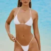 Bali-bikinibyxor med snörning och dekorationer i vitt Bali-bikinibyxor med snörning och dekorationer i vitt