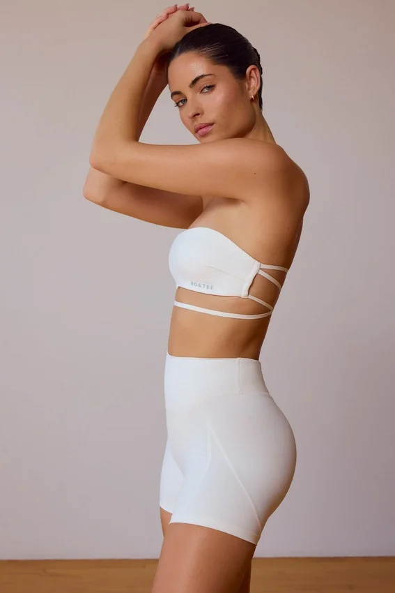 Bandeau-bh med korsad rygg i mjukt vitt Bandeau-bh med korsad rygg i mjukt vitt