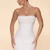 Basel Embellished Strapless Cowl Neck Miniklänning i Ivory Basel Embellished Strapless Cowl Neck Miniklänning i Ivory