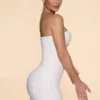 Basel Embellished Strapless Cowl Neck Miniklänning i Ivory Basel Embellished Strapless Cowl Neck Miniklänning i Ivory
