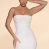Basel Embellished Strapless Cowl Neck Miniklänning i Ivory Basel Embellished Strapless Cowl Neck Miniklänning i Ivory