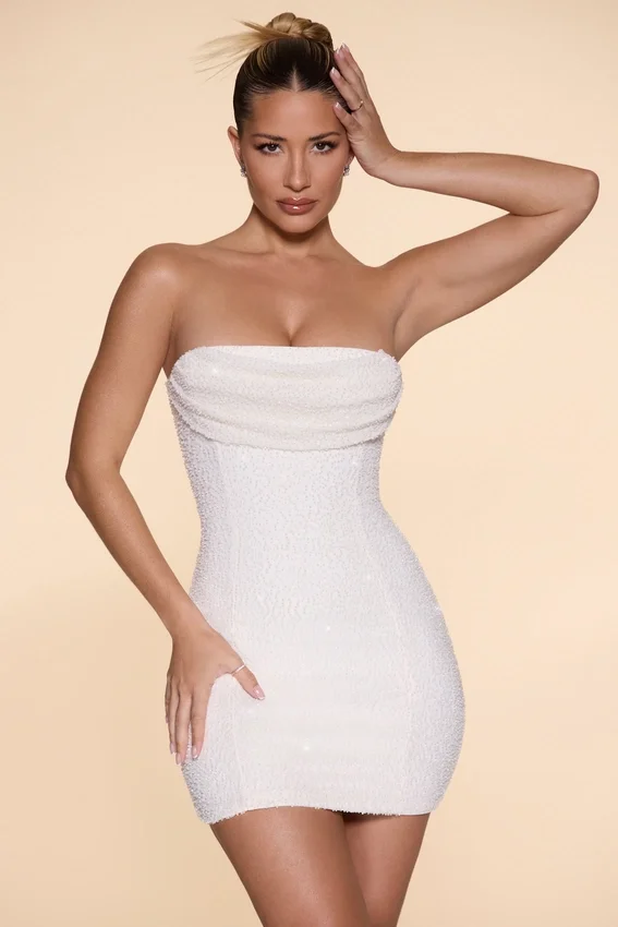 Basel Embellished Strapless Cowl Neck Miniklänning i Ivory Basel Embellished Strapless Cowl Neck Miniklänning i Ivory