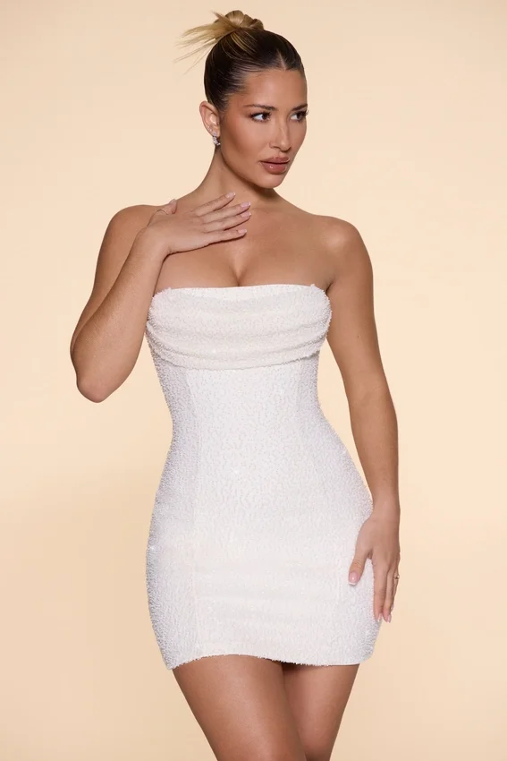 Basel Embellished Strapless Cowl Neck Miniklänning i Ivory Basel Embellished Strapless Cowl Neck Miniklänning i Ivory