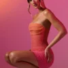 Basel Embellished Strapless Miniklänning i rött och orange ombré Basel Embellished Strapless Miniklänning i rött och orange ombré