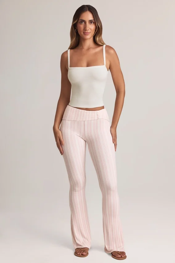 Bebe Modal Foldover Mid-Rise Flared Trousers i randigt mönster Bebe Modal Foldover Mid-Rise Flared Trousers i randigt mönster