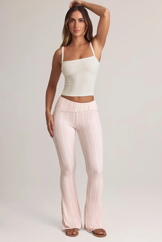 Bebe Modal Foldover Mid-Rise Flared Trousers i randigt mönster Bebe Modal Foldover Mid-Rise Flared Trousers i randigt mönster