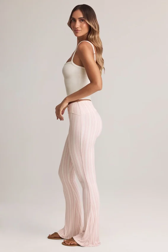 Bebe Modal Foldover Mid-Rise Flared Trousers i randigt mönster Bebe Modal Foldover Mid-Rise Flared Trousers i randigt mönster