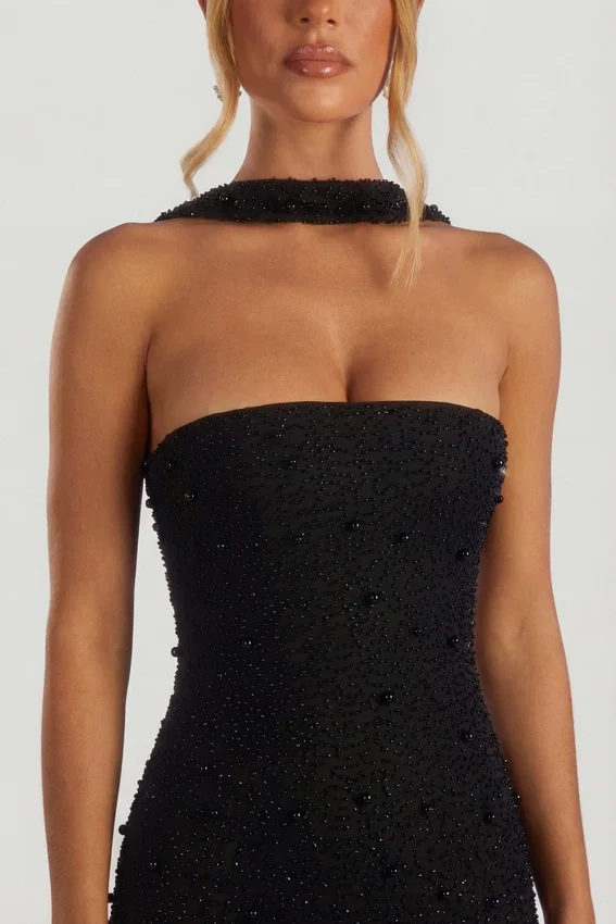 Belgravia Embellished Bandeau Maxiklänning i svart Belgravia Embellished Bandeau Maxiklänning i svart