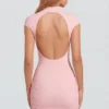 Blair Jersey Turtleneck Ruched Backless Miniklänning i rosa Blair Jersey Turtleneck Ruched Backless Miniklänning i rosa