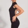 Blair Jersey Turtleneck Ruched Backless Miniklänning i svart Blair Jersey Turtleneck Ruched Backless Miniklänning i svart