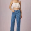 Bobbi Mid-Rise Barrel-Leg Jeans i mellblå tvätt Bobbi Mid-Rise Barrel-Leg Jeans i mellblå tvätt