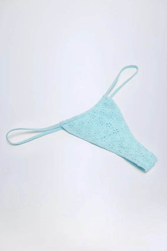 Bosa Broderie Anglaise bikinibyxor med dragsko i puderblått Bosa Broderie Anglaise bikinibyxor med dragsko i puderblått