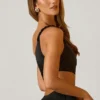 Brisa asymmetrisk crop top med rynkad detalj i svart Brisa asymmetrisk crop top med rynkad detalj i svart