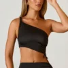 Brisa asymmetrisk crop top med rynkad detalj i svart Brisa asymmetrisk crop top med rynkad detalj i svart