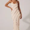 Calico Cross Strap Ruffle Floor Length Klänning i ivory Calico Cross Strap Ruffle Floor Length Klänning i ivory