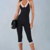 Calla Modal Lace-Trim Capri Jumpsuit i svart Calla Modal Lace-Trim Capri Jumpsuit i svart