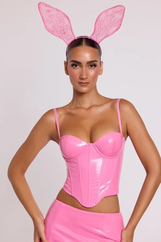 Cassandra vinylkorsett-crop-top med bygel i rosa Cassandra vinylkorsett-crop-top med bygel i rosa