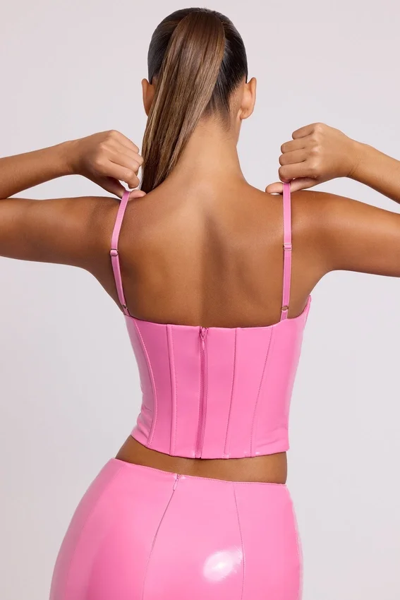 Cassandra vinylkorsett-crop-top med bygel i rosa Cassandra vinylkorsett-crop-top med bygel i rosa