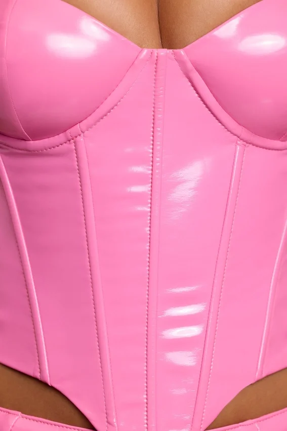 Cassandra vinylkorsett-crop-top med bygel i rosa Cassandra vinylkorsett-crop-top med bygel i rosa