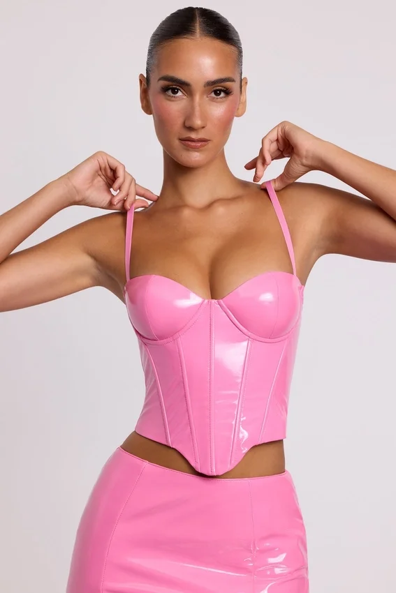 Cassandra vinylkorsett-crop-top med bygel i rosa Cassandra vinylkorsett-crop-top med bygel i rosa
