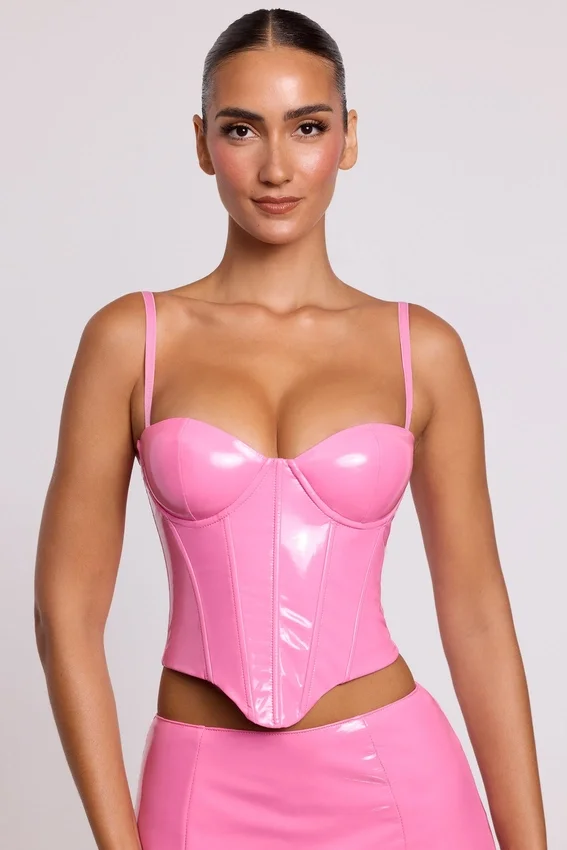 Cassandra vinylkorsett-crop-top med bygel i rosa Cassandra vinylkorsett-crop-top med bygel i rosa
