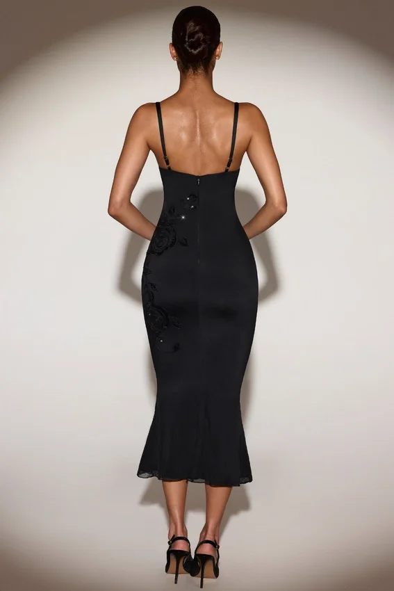 Cherelle Embellished Peekaboo Fluted-Hem Midaxi Klänning i svart Cherelle Embellished Peekaboo Fluted-Hem Midaxi Klänning i svart