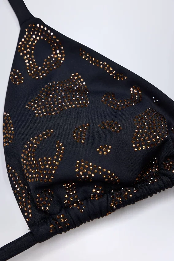 Comoros Charm-Detail Triangel-bikinitopp i svart Comoros Charm-Detail Triangel-bikinitopp i svart