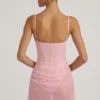 Connie halvgenomskinlig, dekorerad, draperad korsettklänning i rosa Connie halvgenomskinlig, dekorerad, draperad korsettklänning i rosa