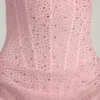 Connie halvgenomskinlig, dekorerad, draperad korsettklänning i rosa Connie halvgenomskinlig, dekorerad, draperad korsettklänning i rosa