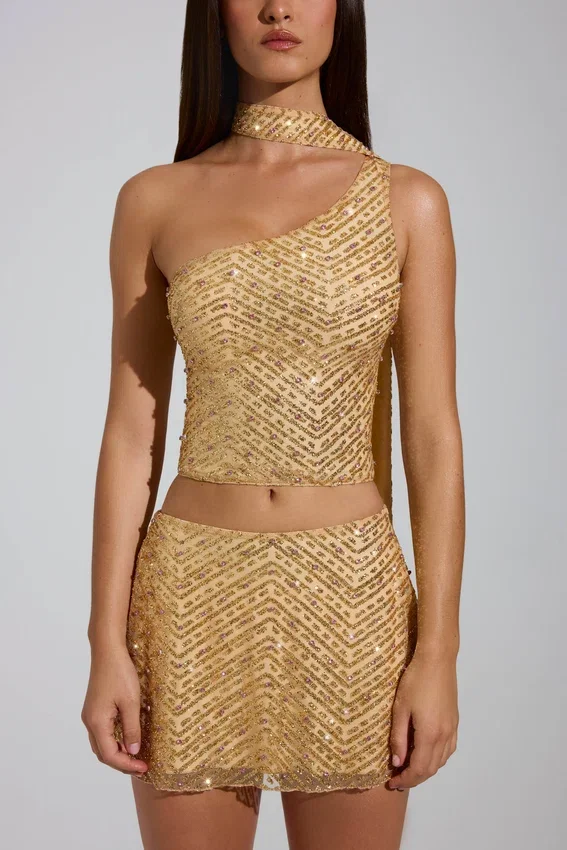 Cosette-top med asymmetrisk scarf-detalj i guld Cosette-top med asymmetrisk scarf-detalj i guld
