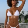 Crinkle Badkläder Triangel-bikinitopp med halterneck i vitt Crinkle Badkläder Triangel-bikinitopp med halterneck i vitt