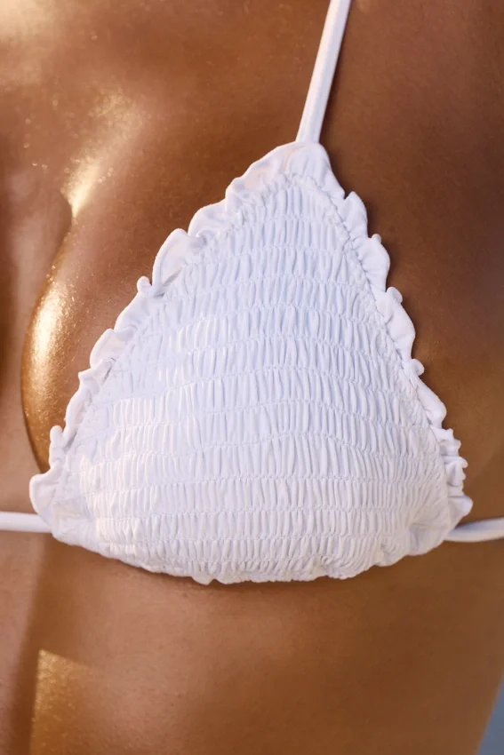 Crinkle Badkläder Triangel-bikinitopp med halterneck i vitt Crinkle Badkläder Triangel-bikinitopp med halterneck i vitt