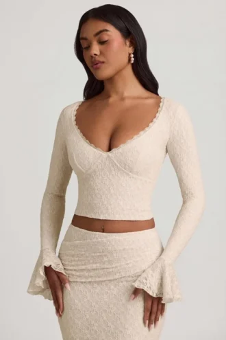 Dagny Ruffle långärmad spets-top i ivory Dagny Ruffle långärmad spets-top i ivory