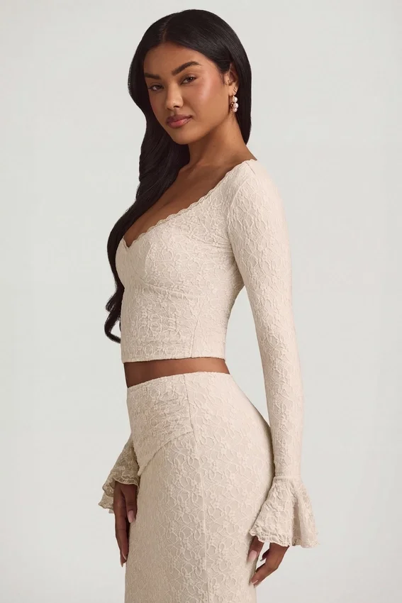 Dagny Ruffle långärmad spets-top i ivory Dagny Ruffle långärmad spets-top i ivory