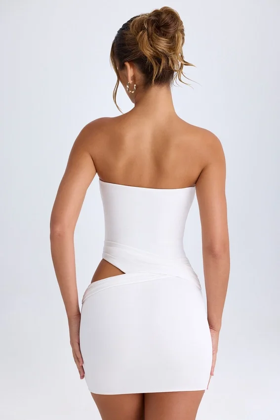 Damia Cut-Out Bandeau-miniklänning i vitt Damia Cut-Out Bandeau-miniklänning i vitt