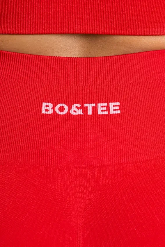 Define Luxe högmidjade minishorts i rött Define Luxe högmidjade minishorts i rött