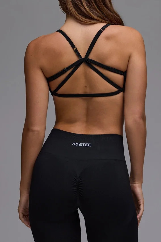 Define Luxe Multiway Open-Back Sports Bra i svart Define Luxe Multiway Open-Back Sports Bra i svart
