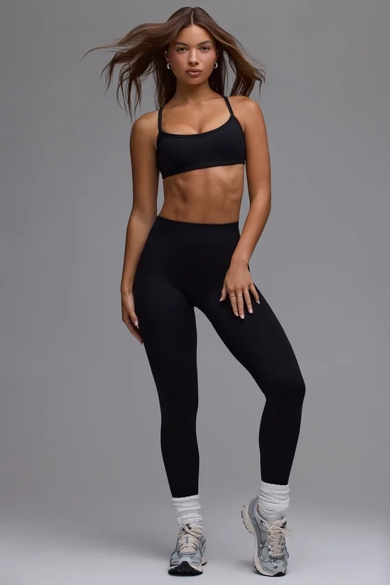 Define Luxe Multiway Open-Back Sports Bra i svart Define Luxe Multiway Open-Back Sports Bra i svart
