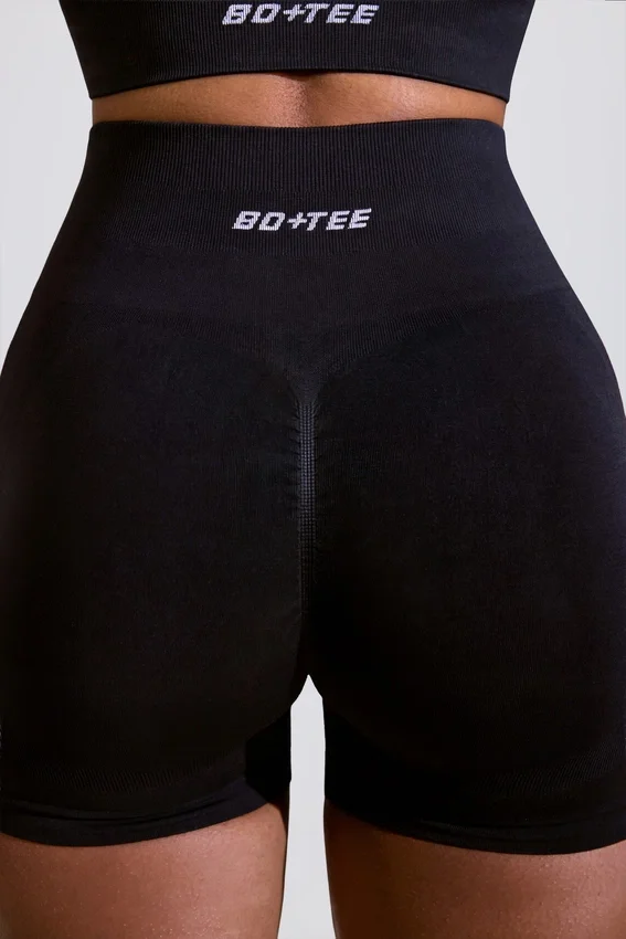 Define Luxe-shorts med hög midja i svart Define Luxe-shorts med hög midja i svart