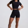 Define Luxe-shorts med hög midja i svart Define Luxe-shorts med hög midja i svart