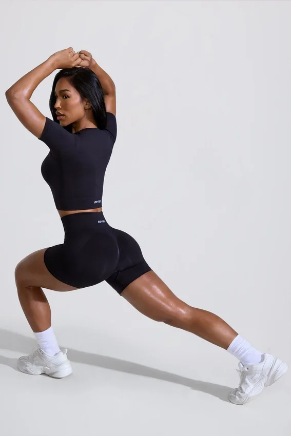 Define Luxe-shorts med hög midja i svart Define Luxe-shorts med hög midja i svart