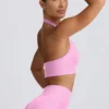Define Luxe sport-BH med halterneck i bubblegumrosa Define Luxe sport-BH med halterneck i bubblegumrosa