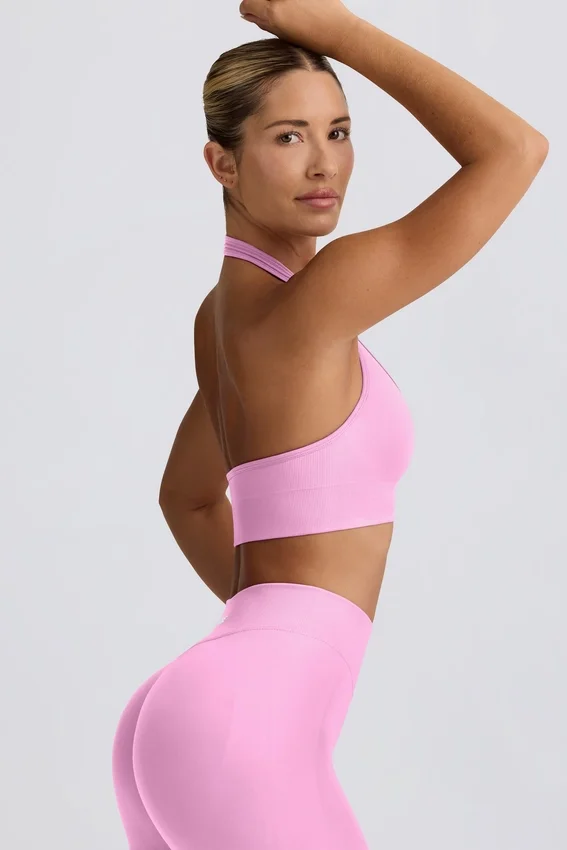 Define Luxe sport-BH med halterneck i bubblegumrosa Define Luxe sport-BH med halterneck i bubblegumrosa