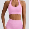 Define Luxe sport-BH med halterneck i bubblegumrosa Define Luxe sport-BH med halterneck i bubblegumrosa