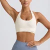 Define Luxe sport-BH med halterneck i vitt Define Luxe sport-BH med halterneck i vitt