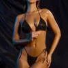 Dekorerad halterneck-triangelbikinitopp i svart Dekorerad halterneck-triangelbikinitopp i svart