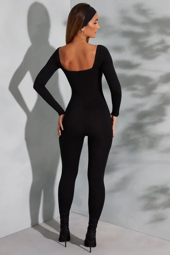 Delanie jumpsuit med fyrkantig halsringning och långa ärmar i svart Delanie jumpsuit med fyrkantig halsringning och långa ärmar i svart