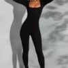 Delanie jumpsuit med fyrkantig halsringning och långa ärmar i svart Delanie jumpsuit med fyrkantig halsringning och långa ärmar i svart