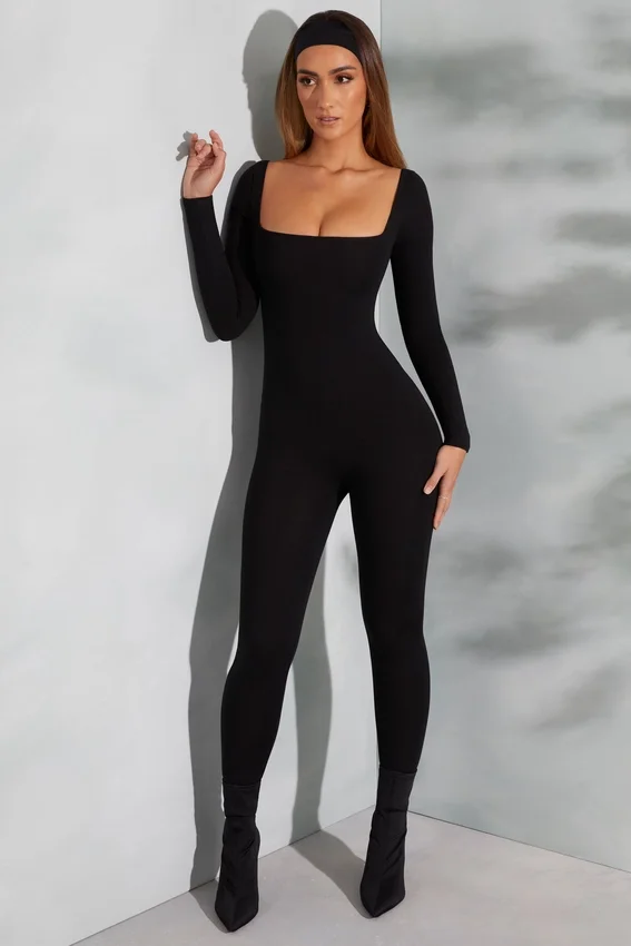 Delanie jumpsuit med fyrkantig halsringning och långa ärmar i svart Delanie jumpsuit med fyrkantig halsringning och långa ärmar i svart
