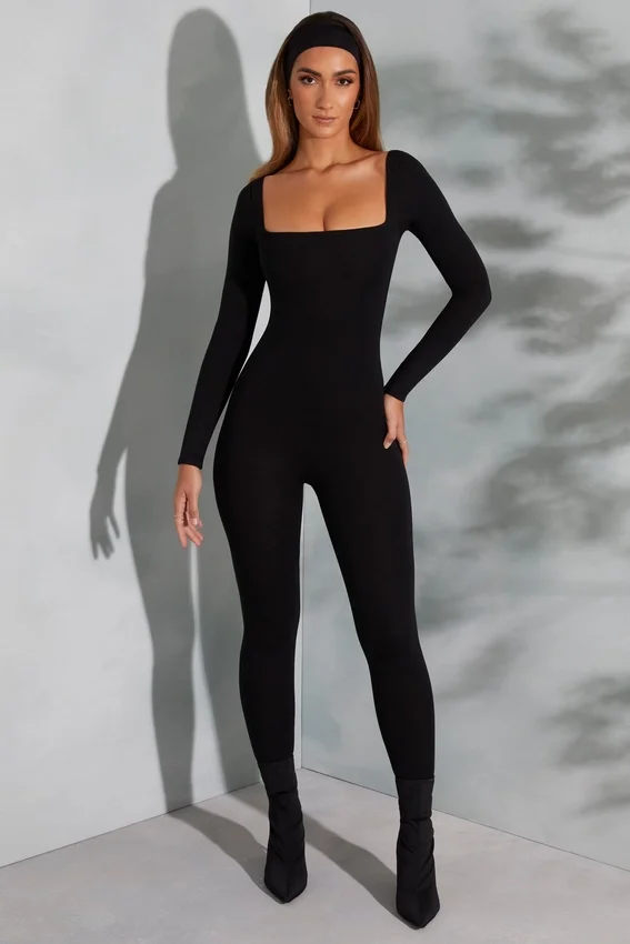 Delanie jumpsuit med fyrkantig halsringning och långa ärmar i svart Delanie jumpsuit med fyrkantig halsringning och långa ärmar i svart